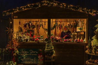 Sales stand with Christmas items at the Christkindlmarkt, Historisches Hotel La Villa, Starnberger