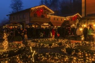 Lichterketten am Christkindlmarkt, Historisches Hotel La Villa, Starnberger See, Niederpöcking,