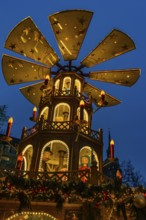 Christmas market with three-story illuminated Christmas pyramid, Rindermarkt, Munich, Upper
