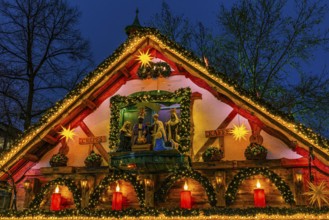 Illuminated sales stand with Christmas decoration, Christkindlmarkt, Rindermarkt, Munich, Upper