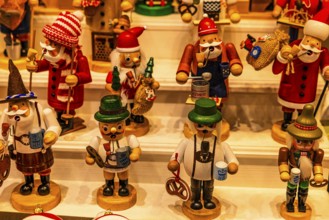 Sales stand with smoked almonds, Christkindlmarkt, Marienplatz, Munich, Upper Bavaria, Bavaria,