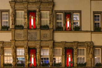 Christmassy decorated façade of the Hirmer menswear store, Christkindlmarkt, Neuhauserstraße,