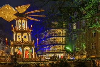 Christmas market with three-story illuminated Christmas pyramid, Rindermarkt, Munich, Upper