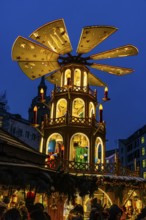 Christmas market with three-story illuminated Christmas pyramid, Rindermarkt, Munich, Upper