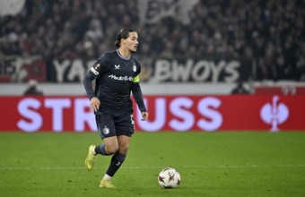 Anis Hadj Moussa Feyenoord Rotterdam (23) Action on the ball in the background gang advertising