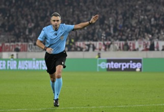 Referee Horatiu Fesnic ROU Gesture Europa League, MHPArena, MHP Arena Stuttgart, Baden-Württemberg,