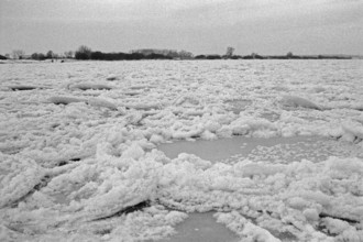 Frozen Elbe, Bleckede, Lower Saxony, Germany, January 03, 1997, vintage, retro, old, historic