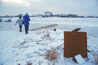 People walk across ice rink, ferry dock, frozen Elbe, Neu Bleckede, Bleckede, Lower Saxony,