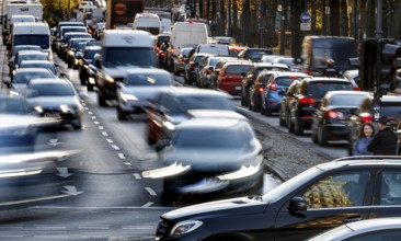 Very busy Hofjägerallee at the Victory Column, Berlin, 03.11.2025, Berlin, Berlin, Germany