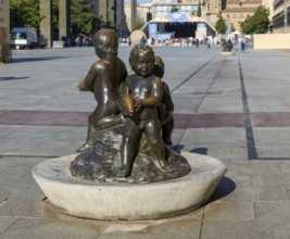 Niños con Peces Children with Fish bronze sculpture fountain, Plaza del Pilar, Zaragoza, Aragon,