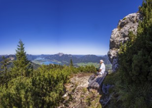 Hikers on the way to Rettenkogel, Postalm, Osterhorn Group, Salzkammergut, Province of Salzburg,