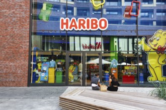 Glass façade, colorful shop window with Haribo lettering, Westfield Überseequartier, modern