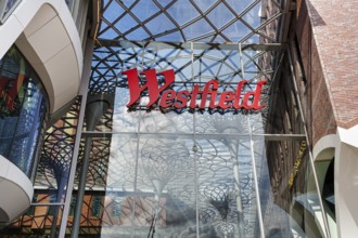 Westfield Überseequartier, shopping center, adventure center with logo, lettering on glass façade,