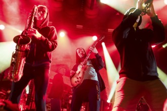 Gesa (saxophonist), iDot (Tobias von Kitzing, guitarist) and Poldi (trumpeter) from Irie Révoltés