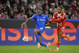 Duel, action Sacha Boey FC Bayern Munich FCB (23) versus Jeanuel Belocian Bayer 04 Leverkusen (44)