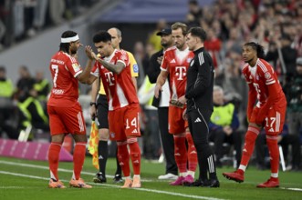 Most expensive change, Bundesliga substitute, Michael Olise FC Bayern Munich FCB (17) Harry Kane FC