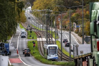 Bogestra tramway, line 305, on the Wattenscheider Hellweg, tram line in the middle of the street,