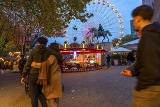 Full city center, shopping street, Kettwiger Straße pedestrian zone in Essen, first takeaways and