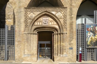 Stonework design historic arched door, Aljafería Palace, Zaragoza, Aragon, Spain, Europe - doorway