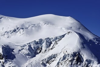 Snow-covered Dôme du Goûter, viewing platform, Aiguille du Midi mountain station,