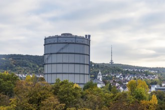 Stuttgart East with the 100-meter high gas boiler. The landmark of the complex is the 100-meter