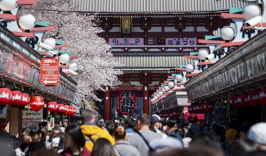 View of numerous visitors on Nakamise-dori shopping street of the Hozomon Gate of Asakusa Shrine or