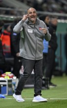 Coach coach Frank Schmidt 1. FC Heidenheim 1846 FCH on the sidelines gesture angry sour rebukes