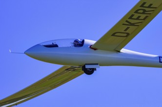 A Schempp-Hirth Nimbus 3MR motor glider, registration D-KERF, during a screening as part of an air