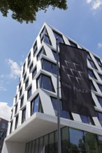 One Plaza office and commercial building with distinctive façade, HPP Architekten, Düsseldorf,