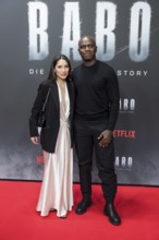 Ferdinand Owusu-Ansah aka Itsfrizzo with accompaniment at the premiere of the Netflix film Babo in