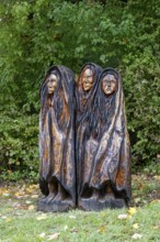 Wooden sculpture Die Nachtfrau der Urschel, Pfullinger Sagenweg, stories and legends, by woodsaw
