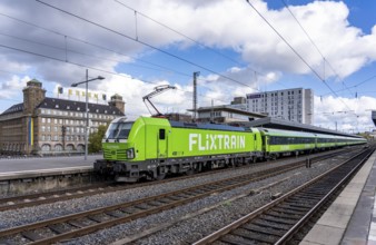 Flixtrain train on track 2 in Essen main station, view of the city center, Handelshof building with