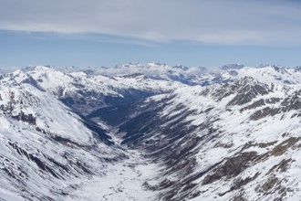 Dürrboden valley and view of Blessur Alps, Albula Alps, Rhaetian Alps, Grisons, Switzerland