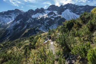 Hiking trail around the pulpit in autumn vegetation, in the back mountains of the Allgäu Alps,