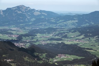View of the Iller valley, behind Grünten, Oberallgäu, Allgäu, Bavaria, Germany