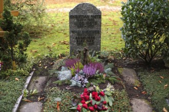 Grave, tombstone, Willi Bleicher, German resistance fighter against National Socialism, later head