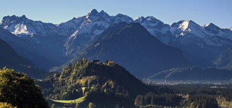 View from Alerwinkel near Hinang, behind mountains of the Allgäu Alps with Himmelschrofen, Kratzer