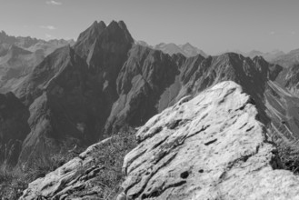 Mountain panorama from Laufbacher-Eckweg to Höfats, 2259m, Allgäu Alps, Allgäu, Bavaria, Germany