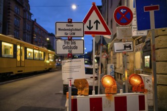 Sign forest, several traffic signs, construction site, stopping ban, dead end, oncoming traffic,