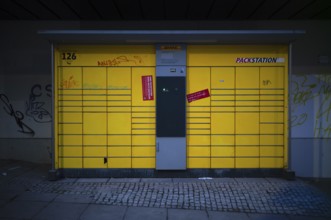 DHL Packstation, graffiti, dusk, Stuttgart, Baden-Württemberg, Germany