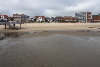 View from the beach onto the promenade of Wyk, Föhr Island, Schleswig-Holstein, Germany