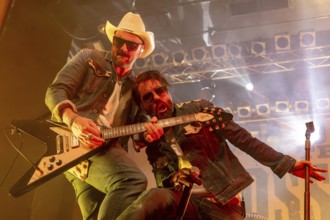 Stefan Bühler (Russ T. Rocket), guitarist, and Alec Völkel (Boss Burns), singer of the band The