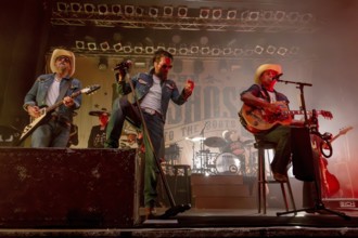 Stefan Bühler (Russ T. Rocket), guitarist, Alec Völkel (Boss Burns) and Sascha Vollmer (Hoss
