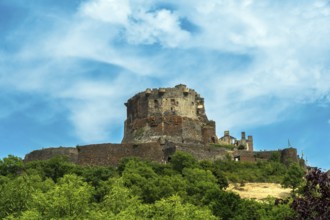 Murol castle, Murol built on a basalt promontory in the 13th century. Auvergne Volcanoes Natural