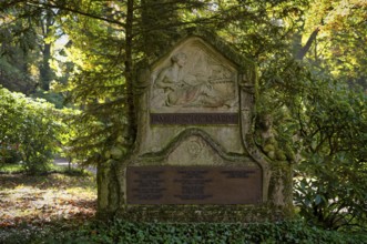 Gravesite, Gravestone, Grave of the Schickardt family, Forest cemetery, Autumn, autumnal, Ivy,