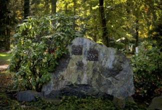 Gravesite, Gravestone, Grave of the Helmut Lanz family, Lydia Drexler Nanz, Forest Cemetery,
