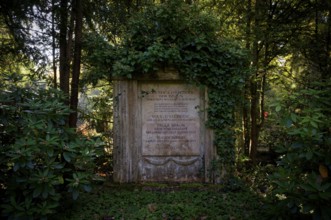 Gravesite, Gravestone, Grave of Dorothea Osterode, Forest Cemetery, Autumn, autumnal, Stuttgart,