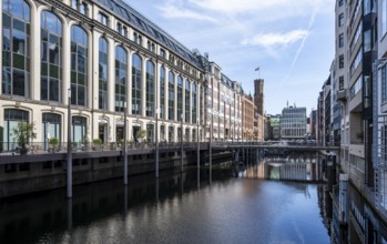 Building and canal Bleichenfleet, behind building Alte Post with tower, Hamburg Mitte, Hamburg,