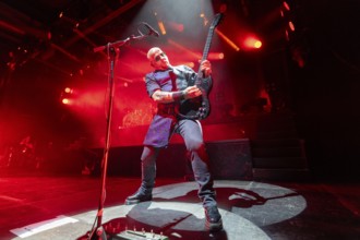 Carl Fornia, guitarist, Mono Inc., dark rock band, D, live on Live 2025 Tour at the Columbiahalle