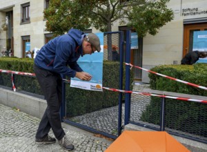 The New Generation symbolically organises a house search at the Family Business and Politics